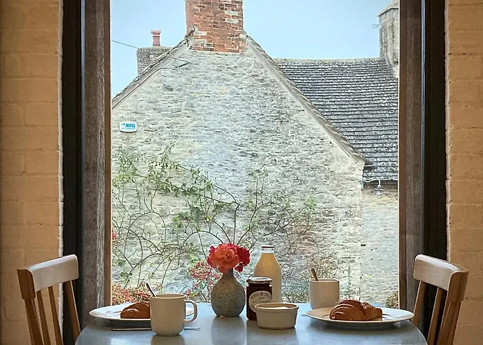 High Cogges Farm Holiday Cottages - The Granary