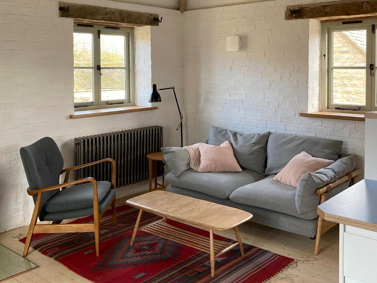 High Cogges Farm - The Granary *