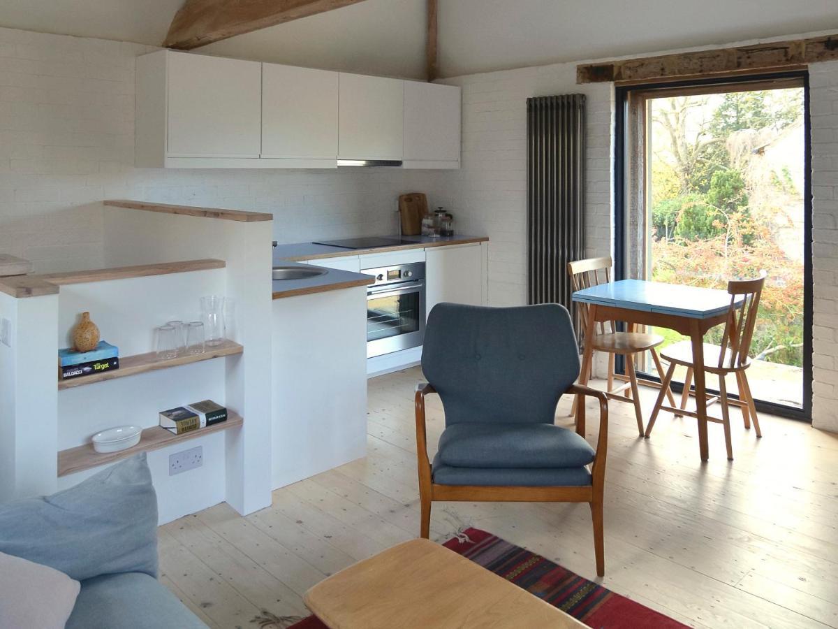 High Cogges Farm - The Granary * Witney