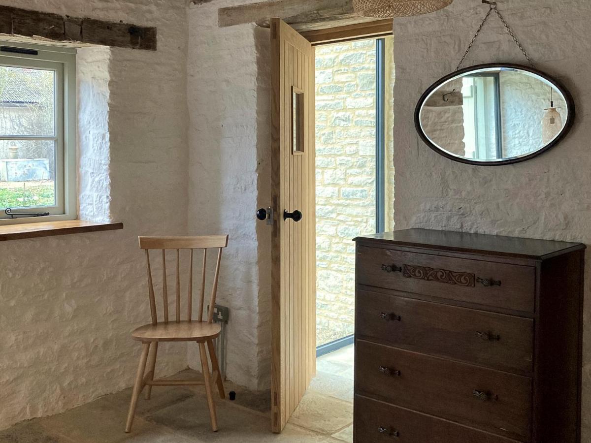 High Cogges Farm - The Granary * Witney